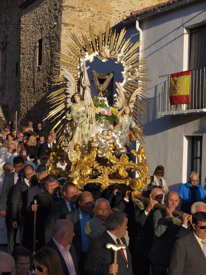 Una procesión pone punto y final a los actos del V Centenario en Alba de Tormes (1/2)