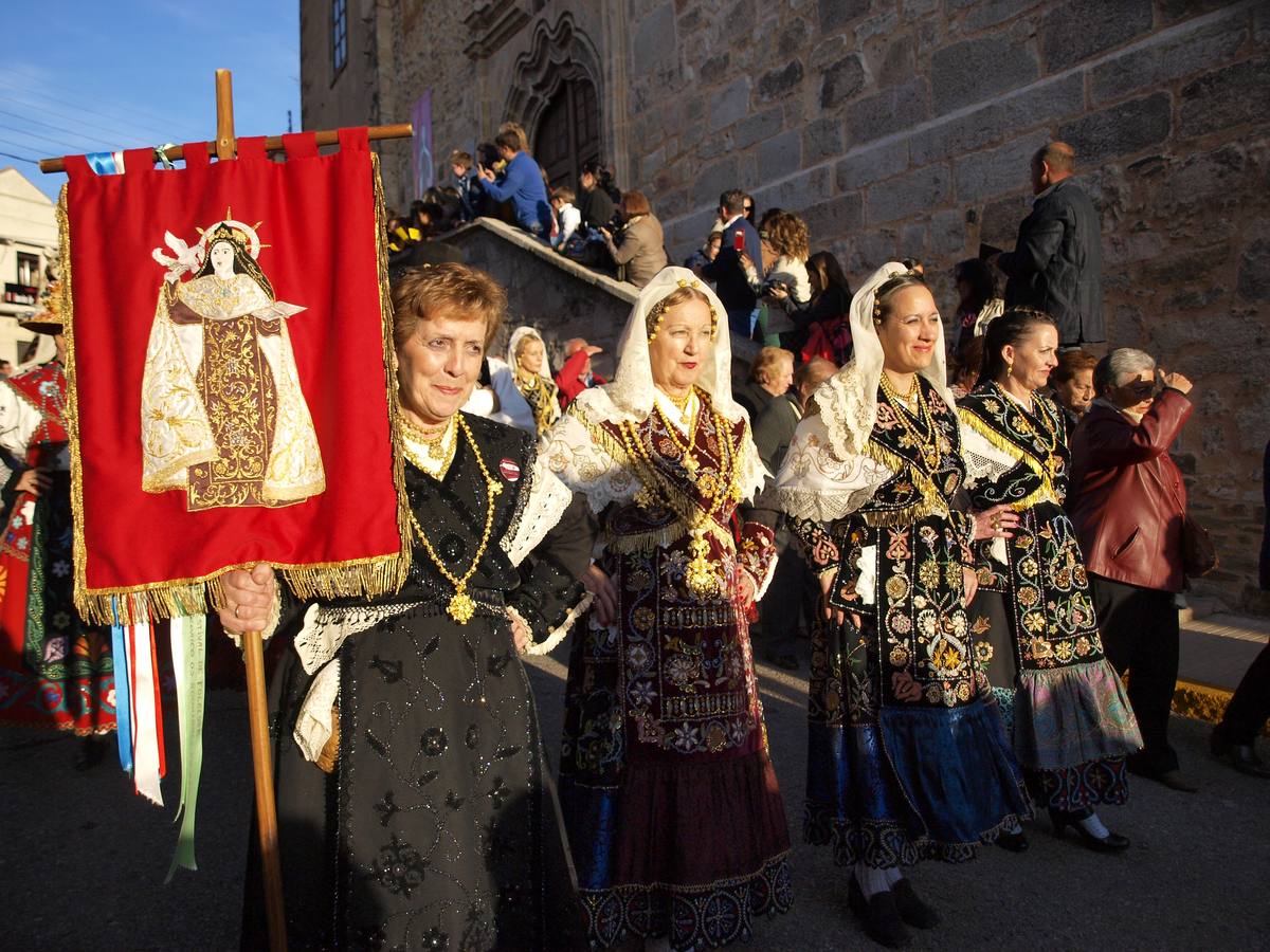 Una procesión pone punto y final a los actos del V Centenario en Alba de Tormes (2/2)