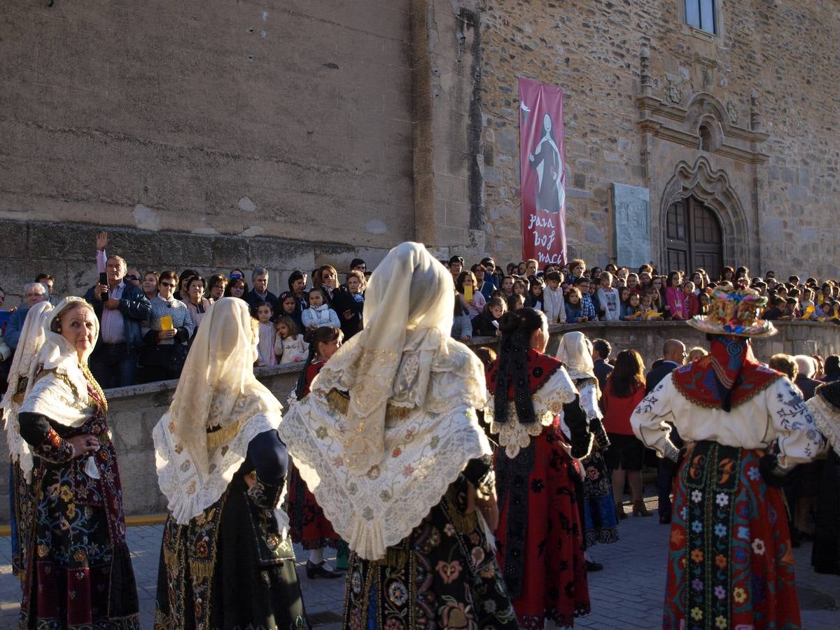 Una procesión pone punto y final a los actos del V Centenario en Alba de Tormes (2/2)