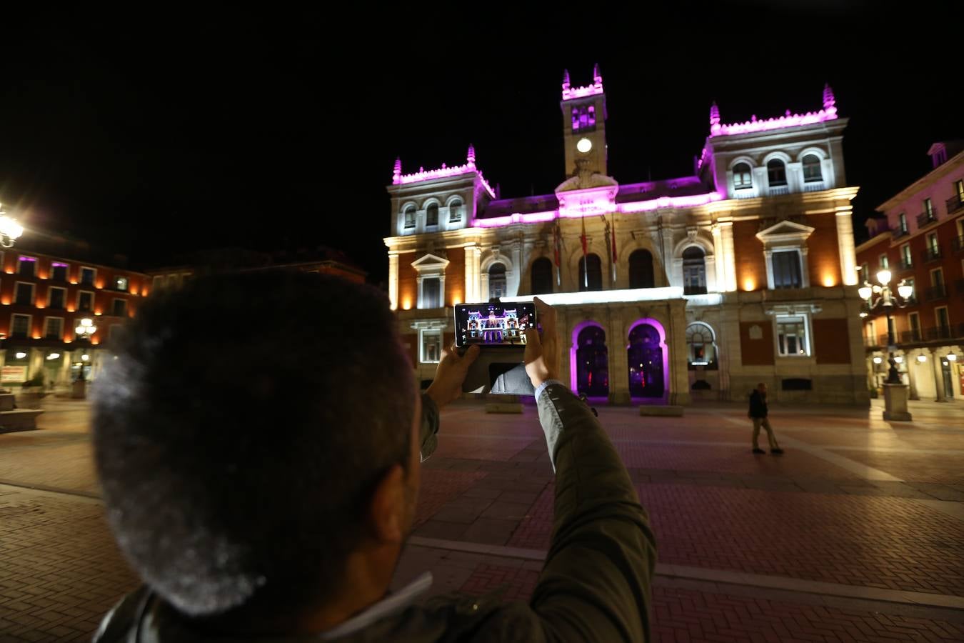 Valladolid se tiñe de rosa