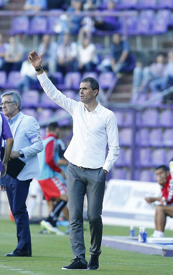 27.09.15 Gaizka Garitano, entrenador del Real Valladolid, ante el Nastic de Tarragona en el partido de la Segunda División de fútbol.