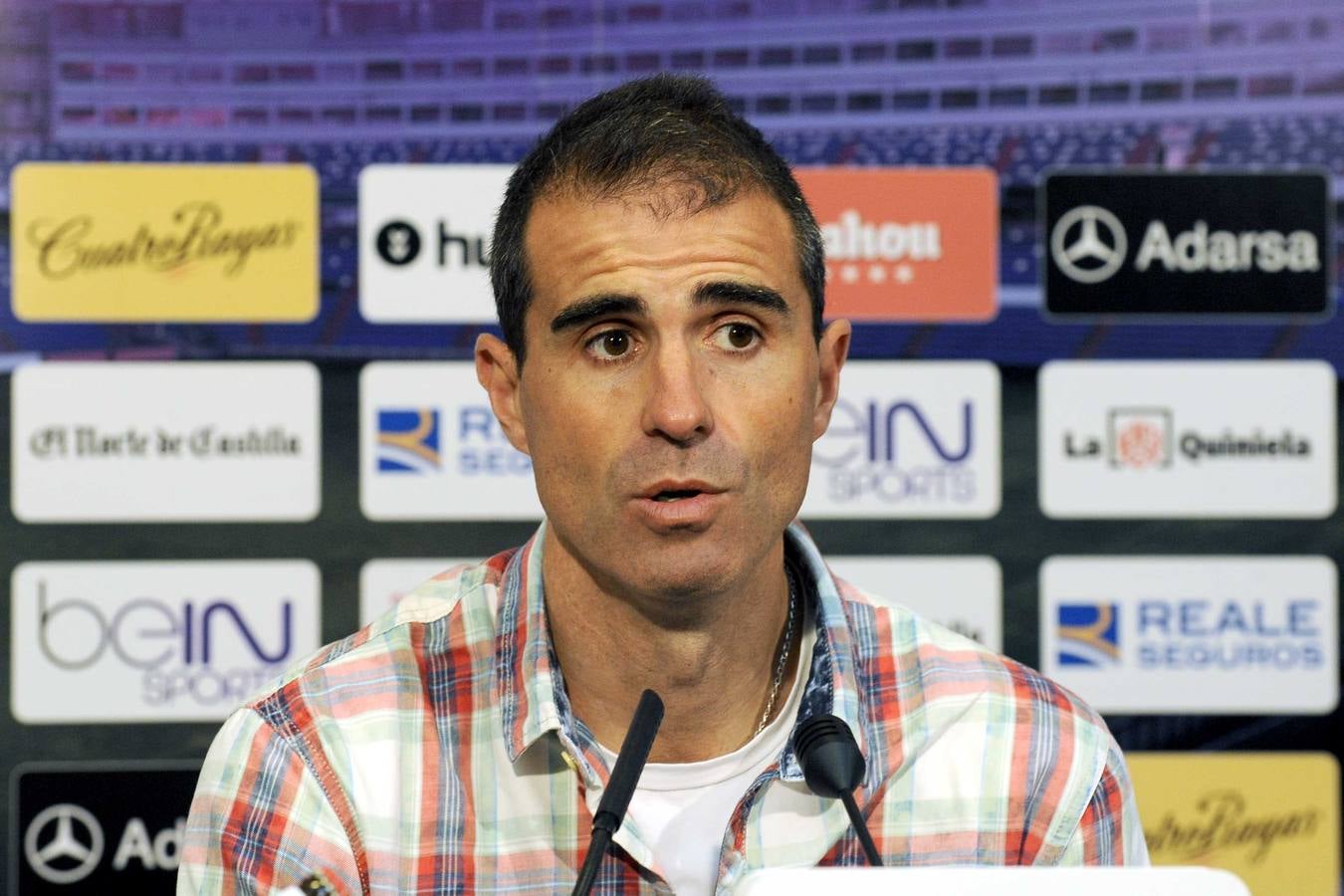 El entrenador del Real Valladolid, Gaizka Garitano, se despide tras su destitución