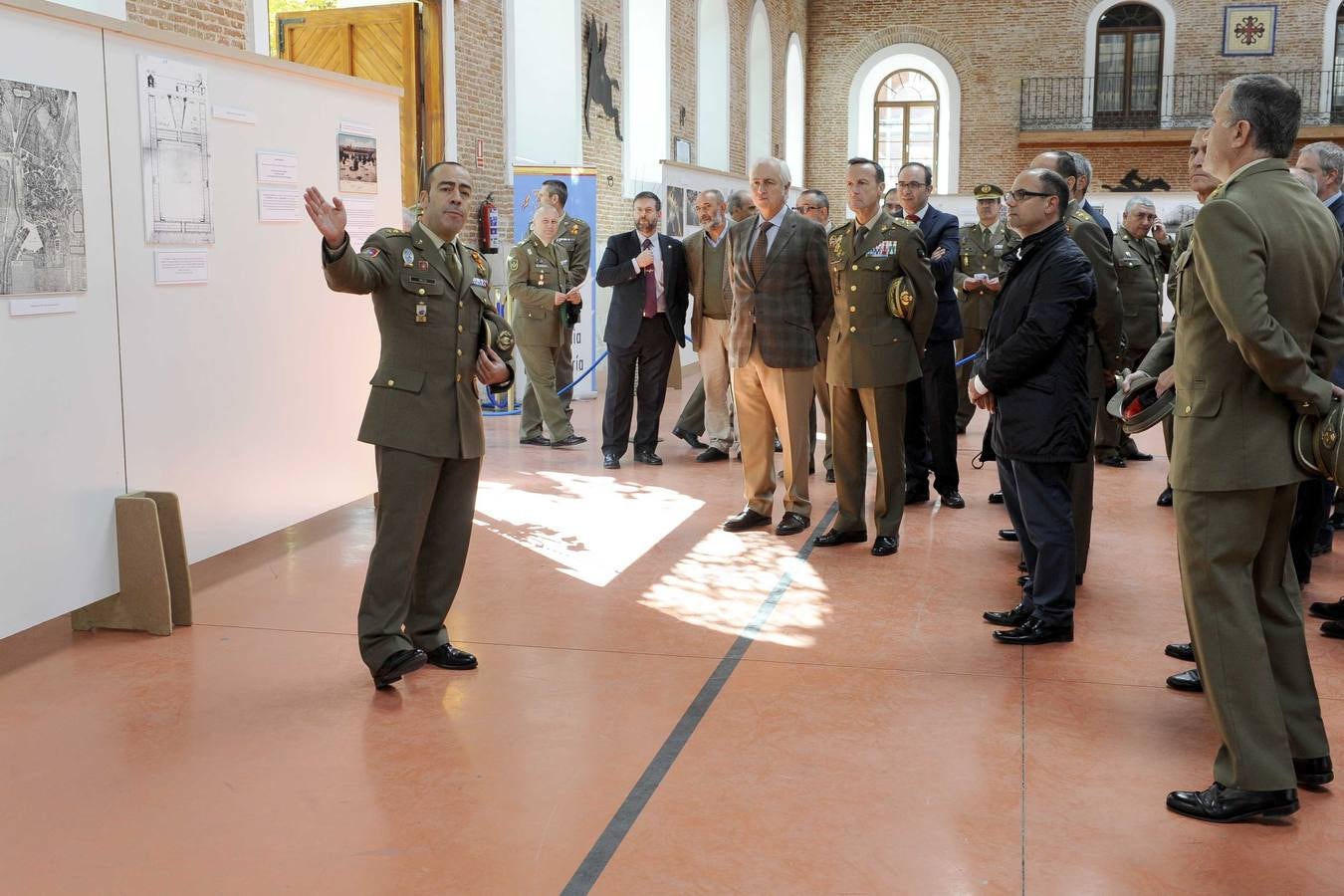 Una exposición recuerda el centenario del incendio de la Academia de Caballería de Valladolid