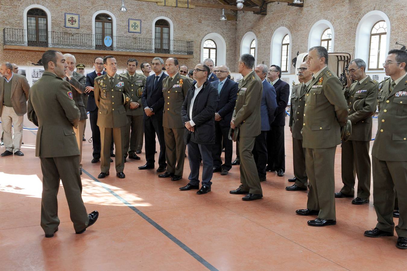Una exposición recuerda el centenario del incendio de la Academia de Caballería de Valladolid