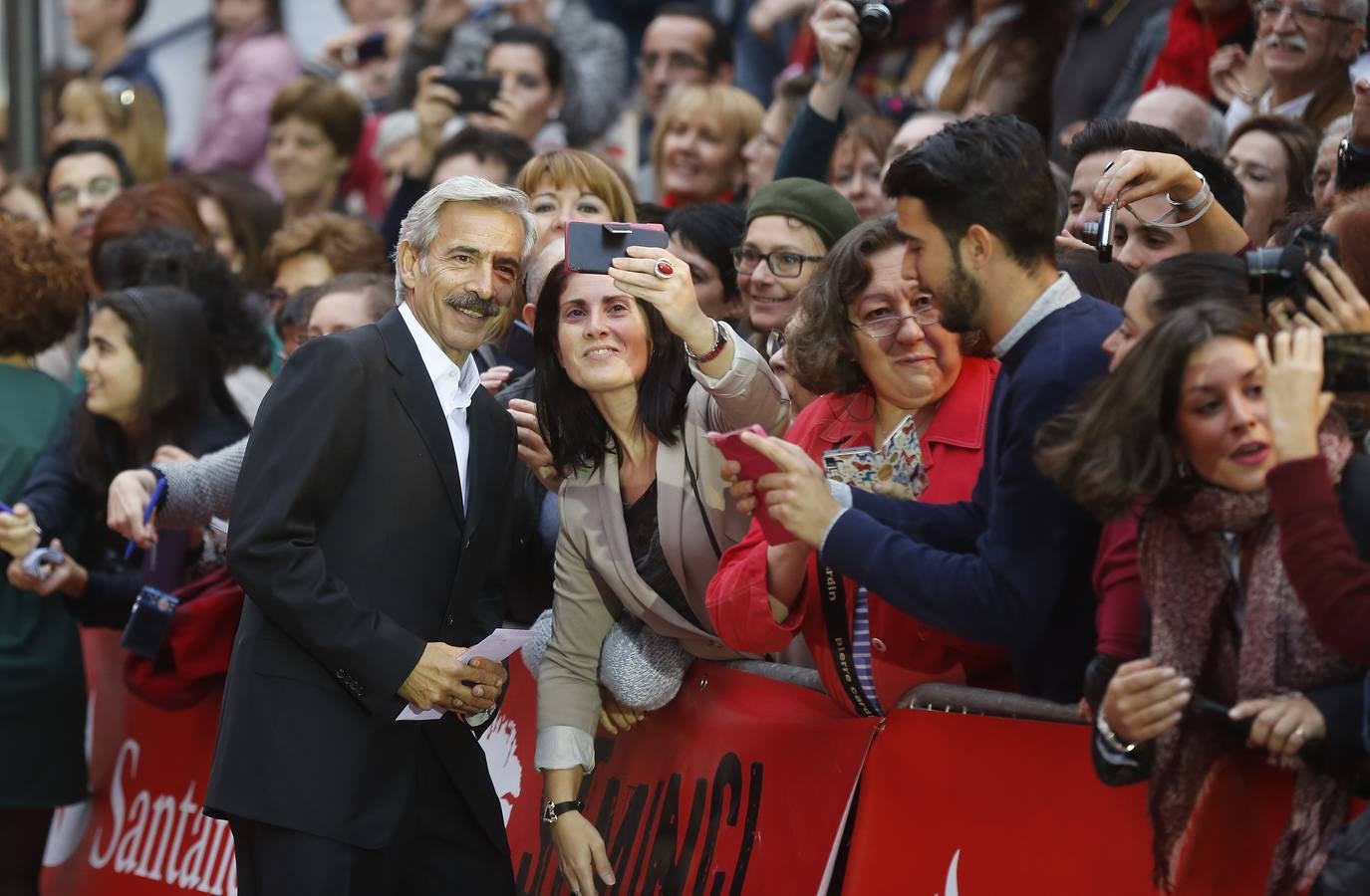 Alfombra roja de la gala inaugural de la 60 Seminci (2/2)