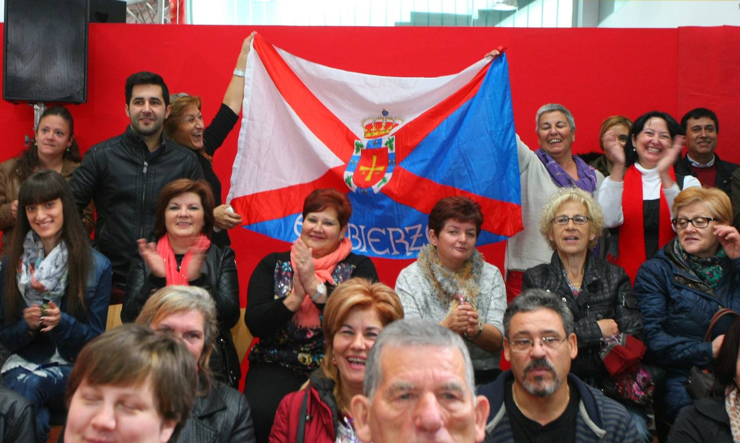 Pedro Sánchez visita León para homenajear a un militante