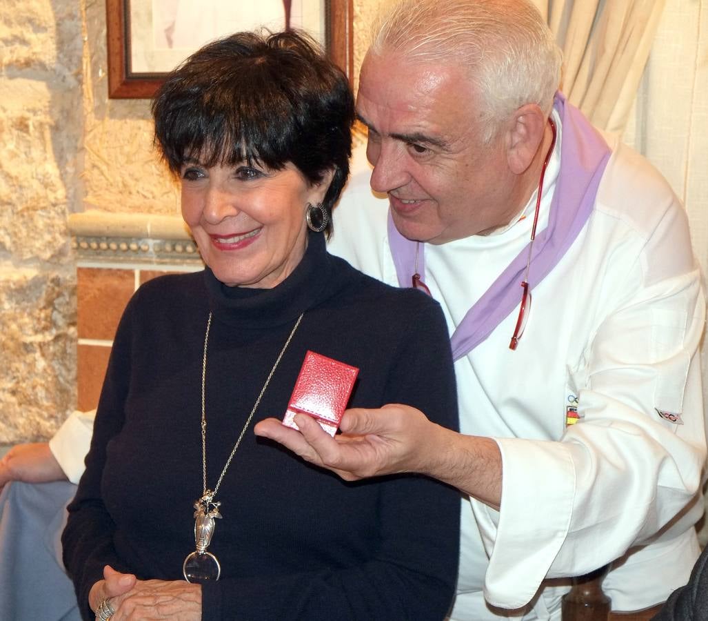 Cocha Velasco inaugura el comedor que Paco Martínez le dedica en La Criolla