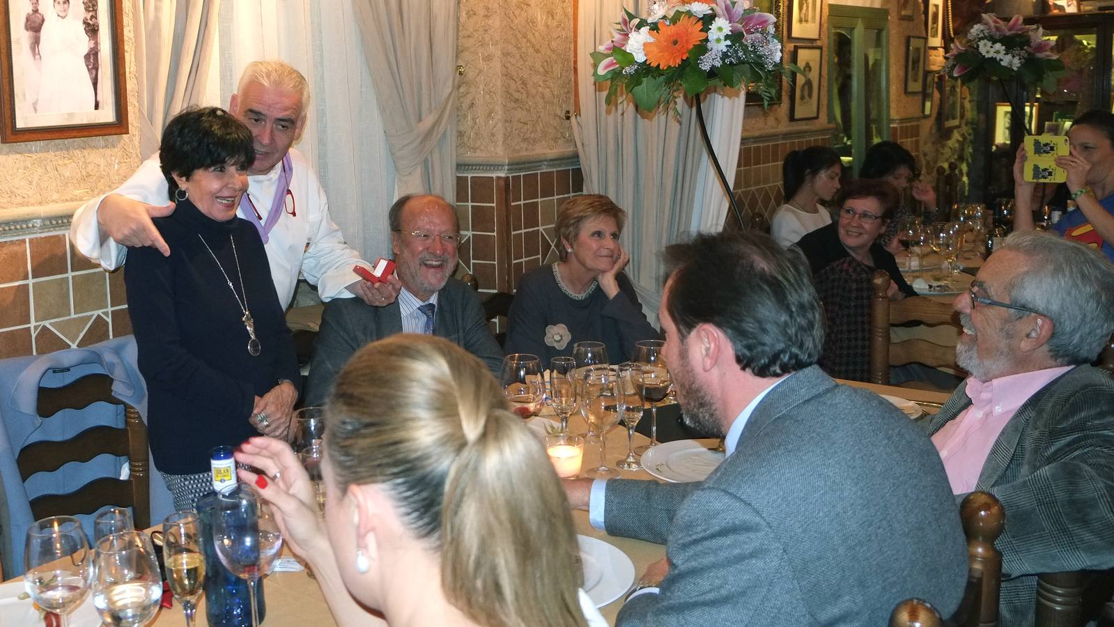 Cocha Velasco inaugura el comedor que Paco Martínez le dedica en La Criolla