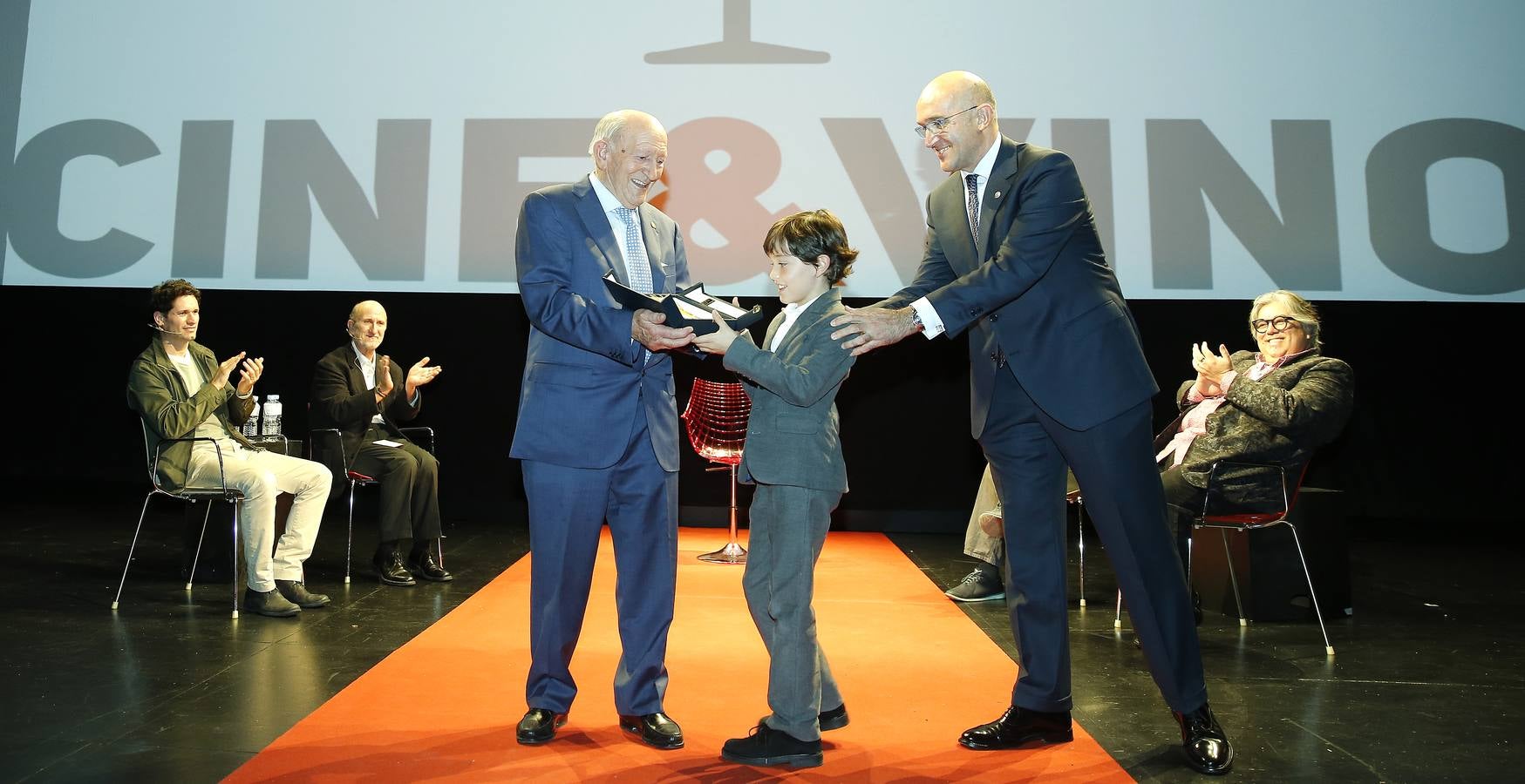 El bodeguero Alejandro Fernández recibe la Espiga de Oro de Honor de la Seminci