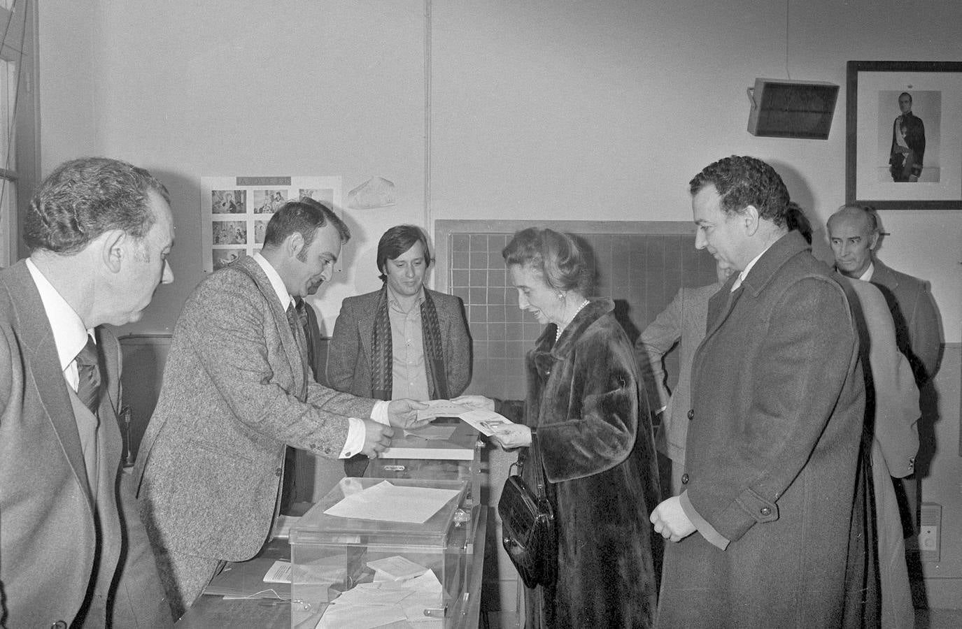 01.03.1979 Carmen Polo, viuda del anterio jefe del Estado, vota en las elecciones generales.