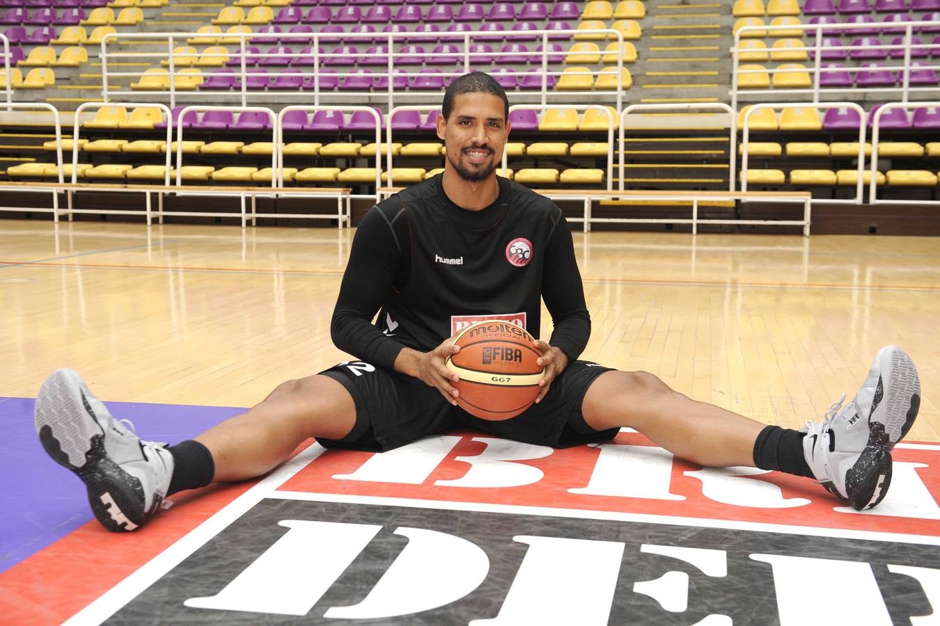 Presentación de Francisco Centeno como nuevo jugador del Brico Depôt Ciudad de Valldolid