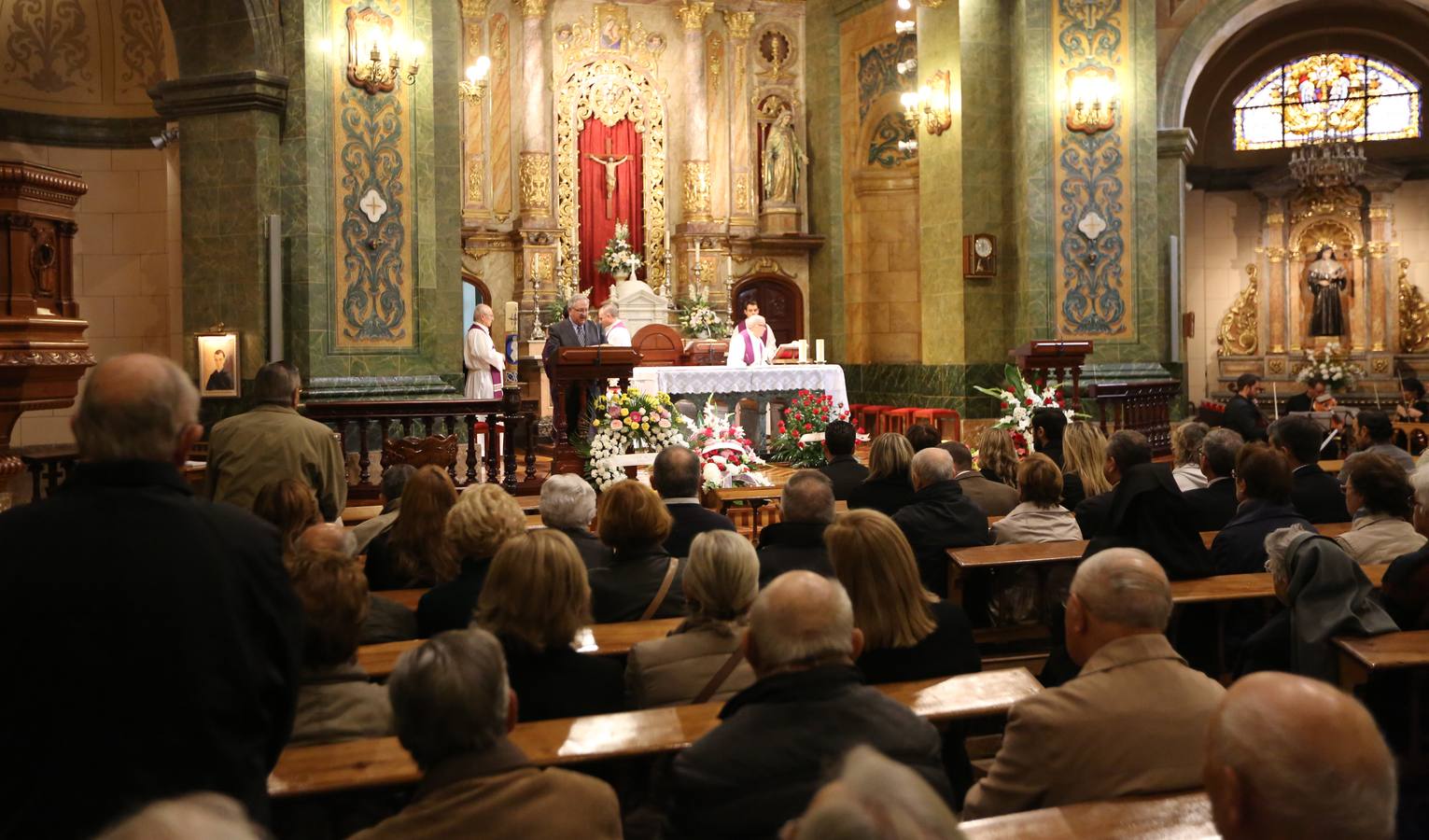 Misa funeral por el dueño de Almacenes Javier en la iglesia de Filipinos