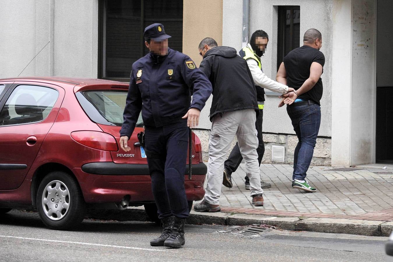 Operación contra el tráfico de drogas en Valladolid (2/2)