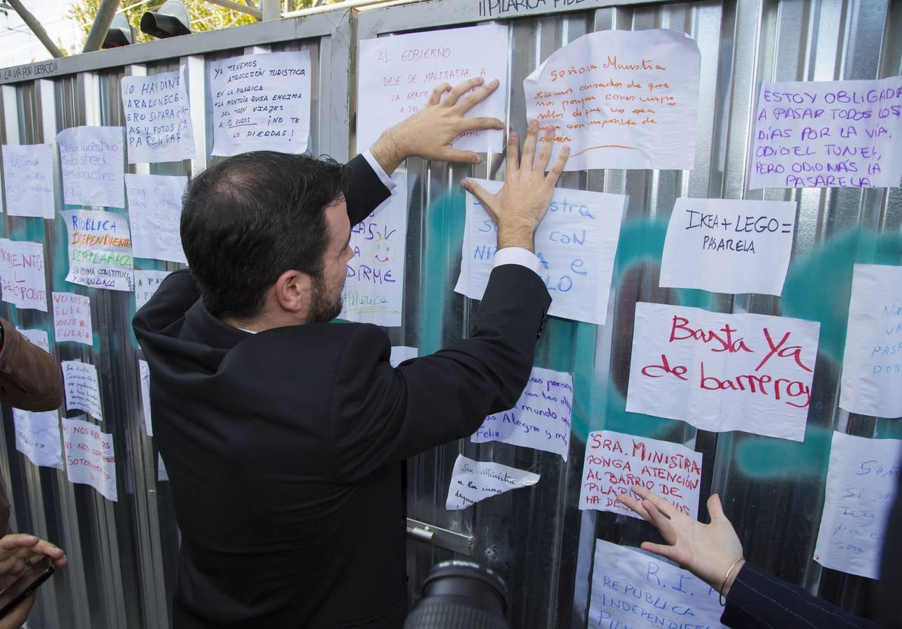Alberto Garzón visita las obras de la pasarela del barrio de Pilarica (Valladolid)