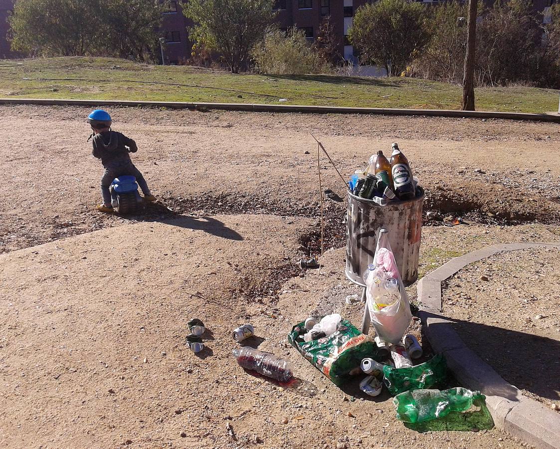 Restos de botellón en Parquesol