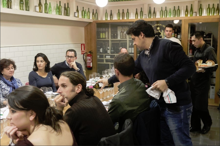 Primera cata del Otoño Enológico de Caja Rural, en El Diablo Cojuelo