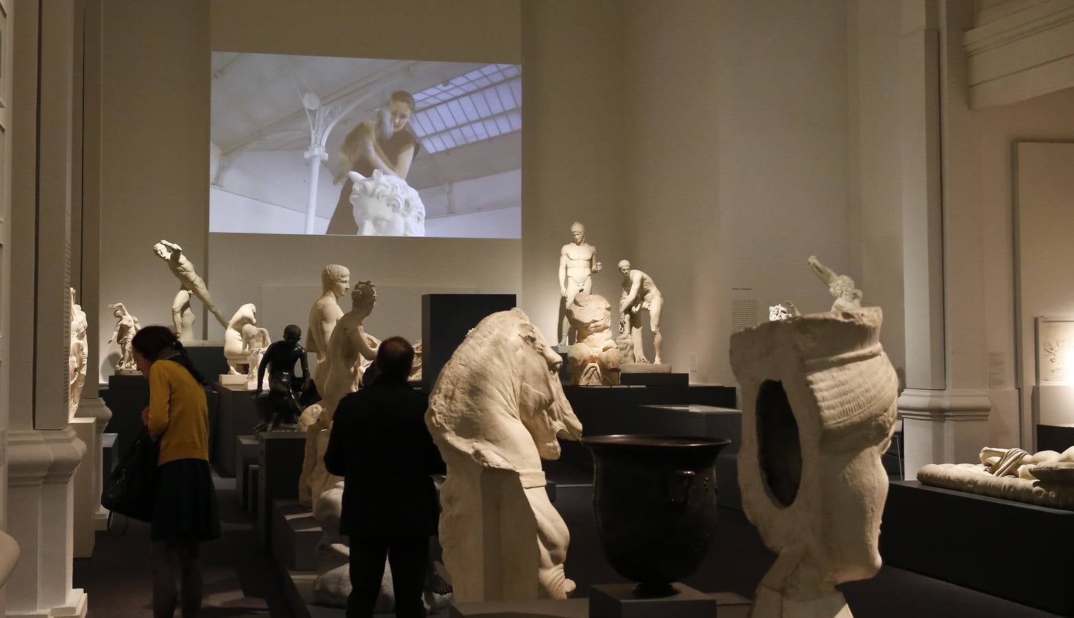 Soraya Sáenz de Santamaría inaugura una exposición sobre Santa Teresa en el Museo de Escultura de Valladolid