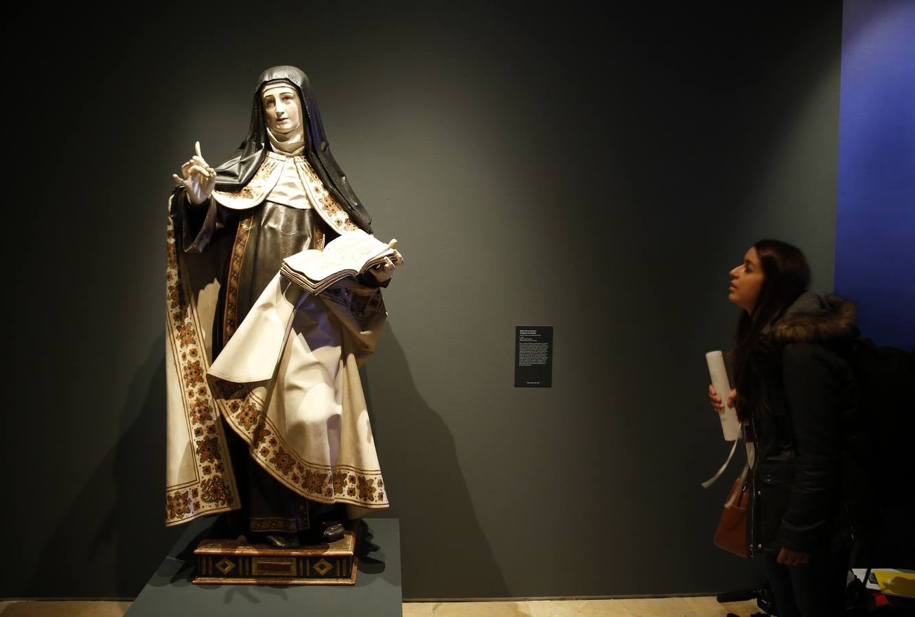 Soraya Sáenz de Santamaría inaugura una exposición sobre Santa Teresa en el Museo de Escultura de Valladolid