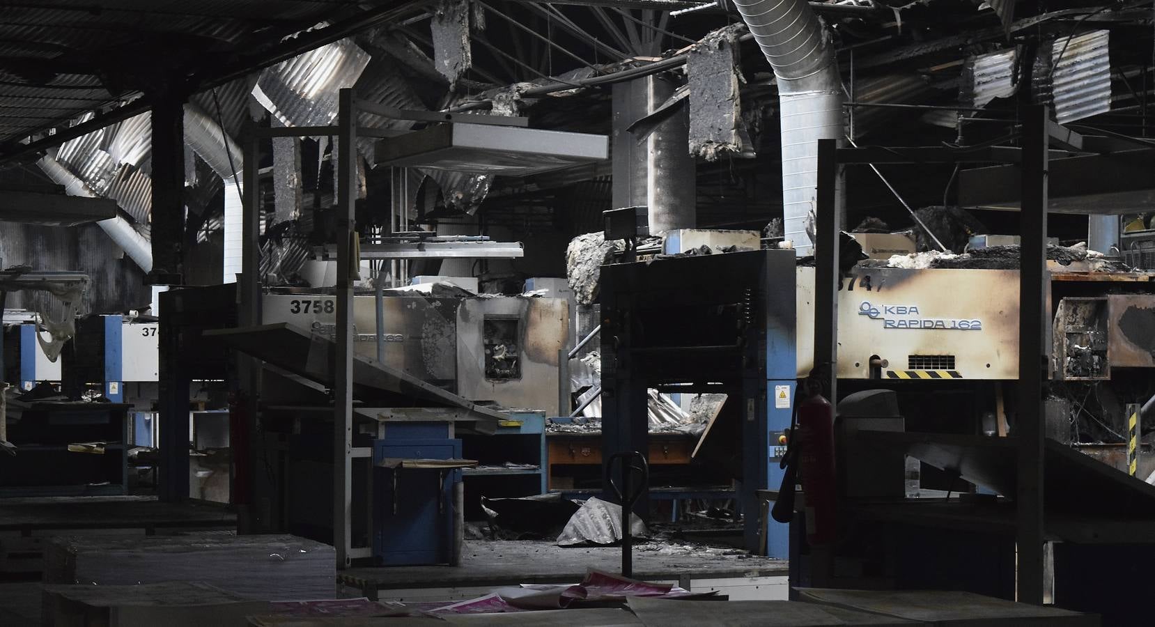 Las instalaciones de Macrolibros tras el incendio del pasado sábado