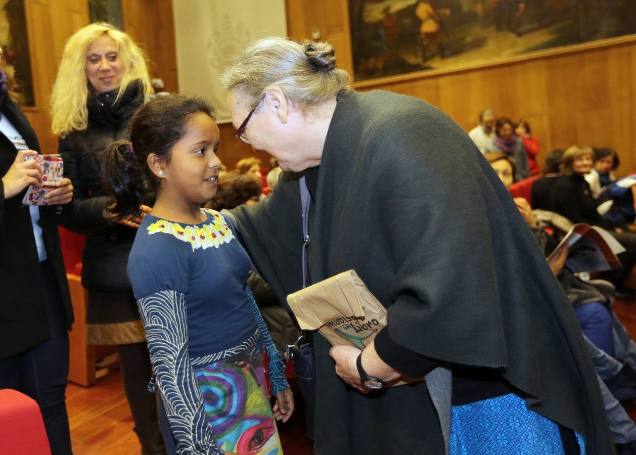 Anna Ferrer analiza la situación de las mujeres de la India en la Universidad de Valldolid