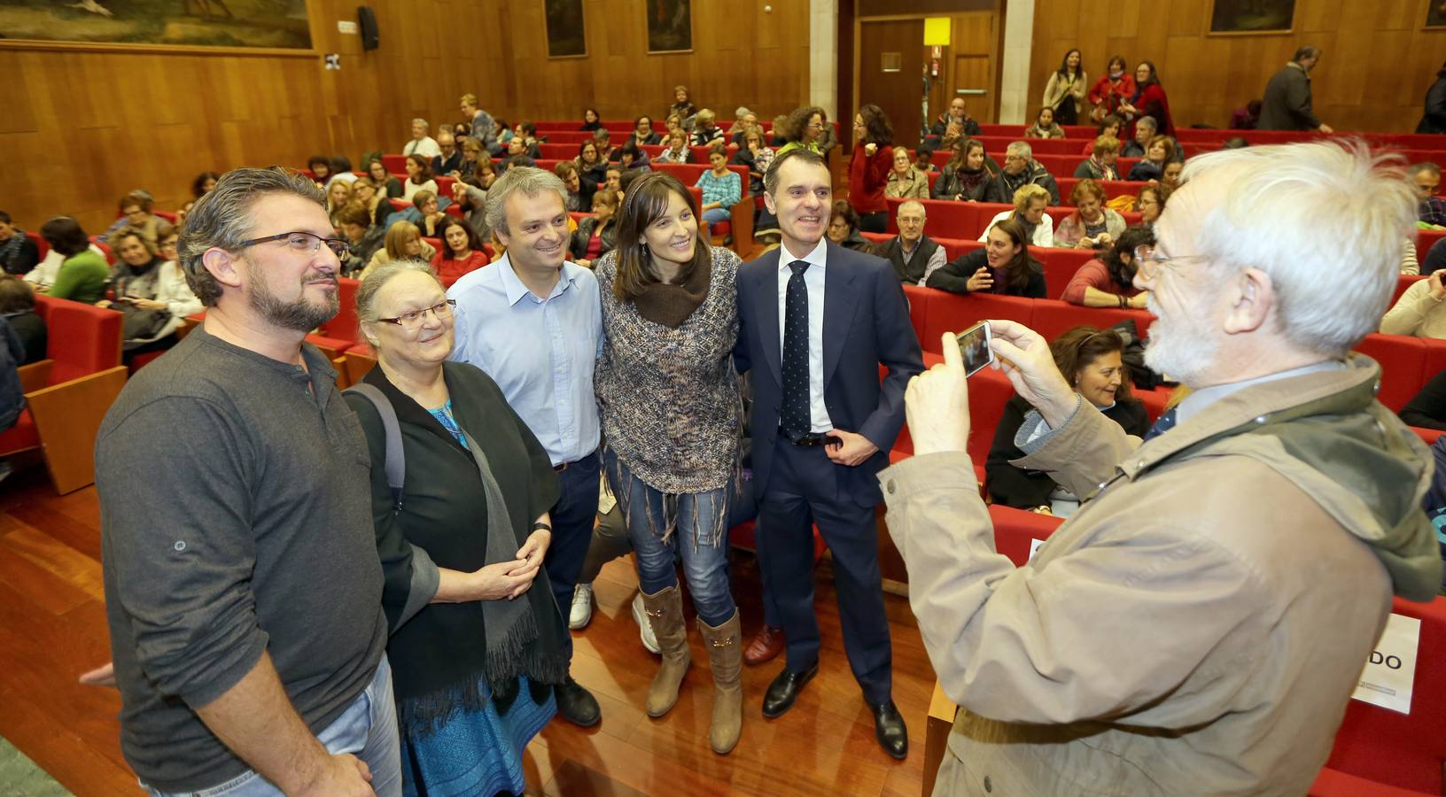 Anna Ferrer analiza la situación de las mujeres de la India en la Universidad de Valldolid