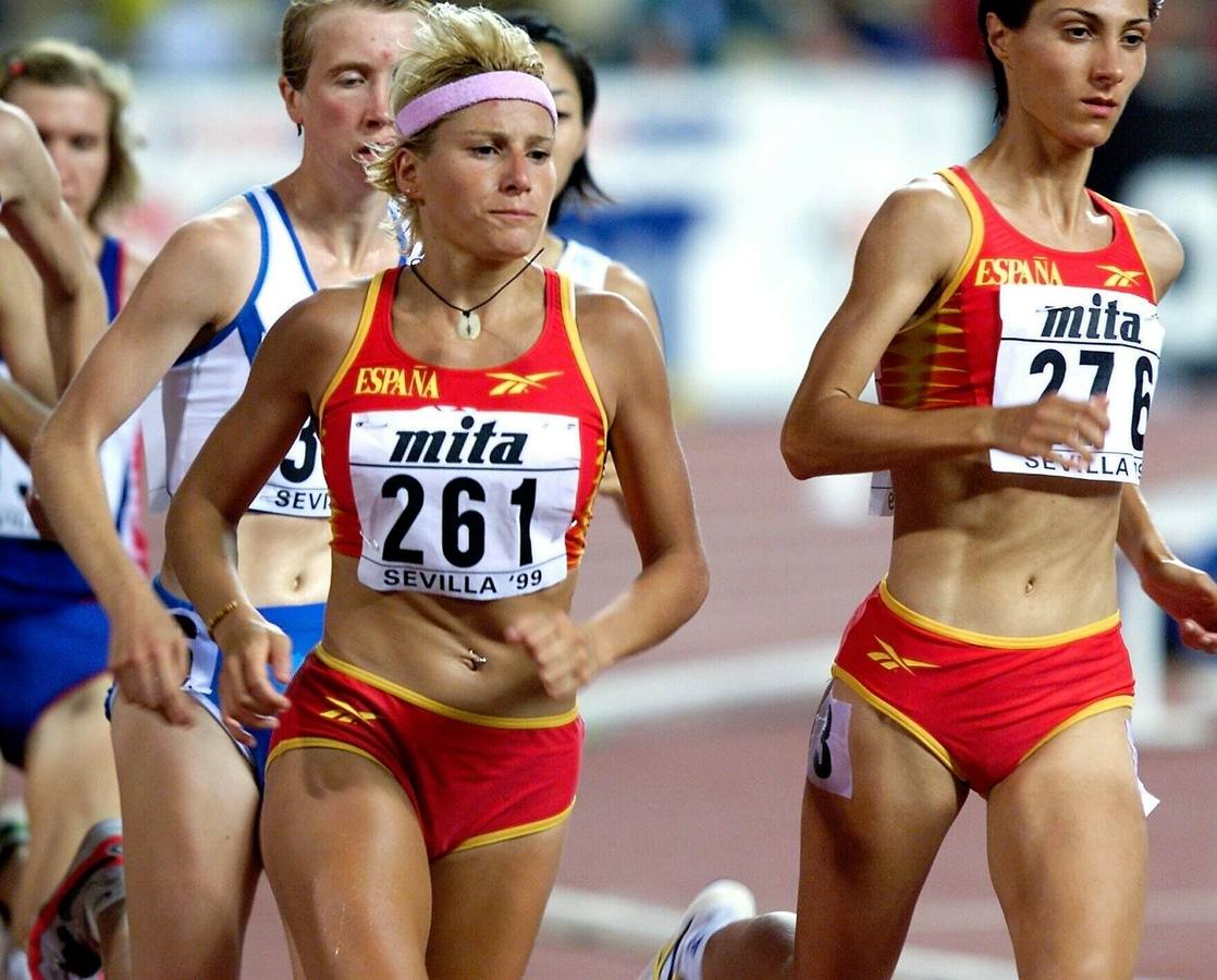 24.08.99 Campeonato del Mundo de Atletismo de Sevilla 1999. Las atletas españolas Marta Domínguez (i) y Amaia Piedra (d), en acción en la semifinal de los 5000 m.