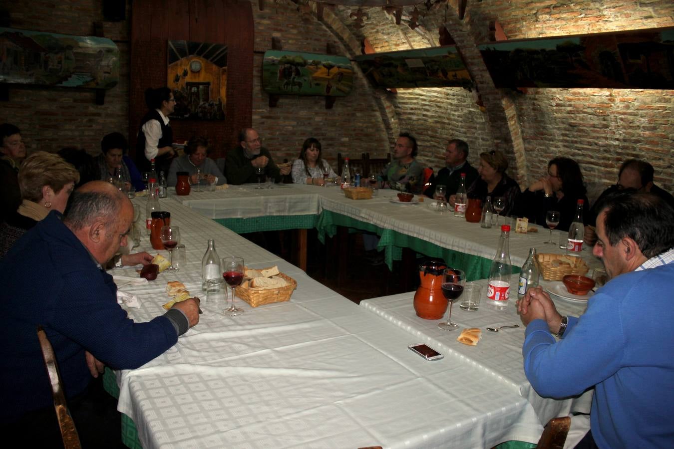 Los socios de la Cooperativa del Campo de Baltanás (Palencia) realizan una excursión por el Cerrato