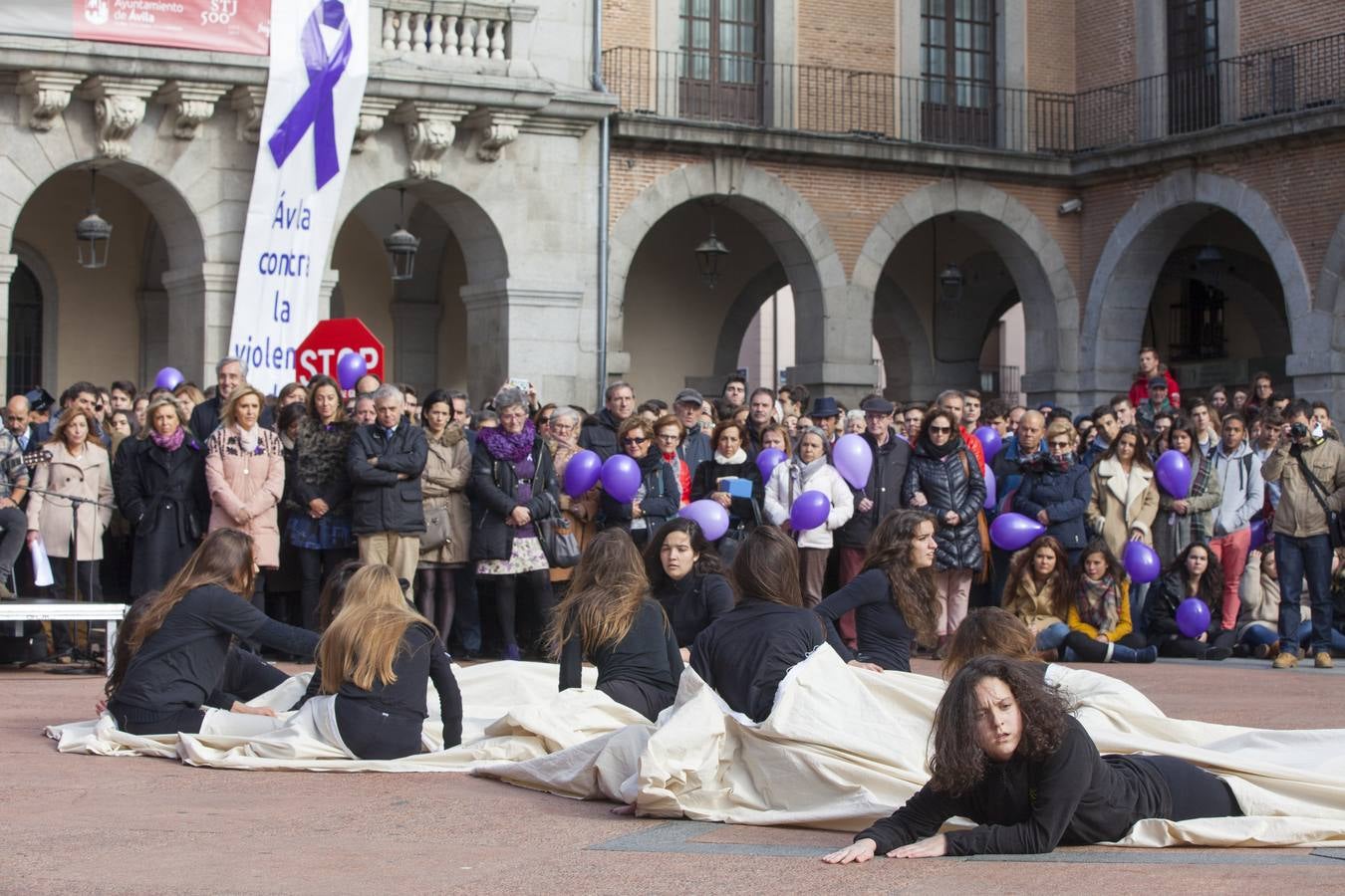 La delegada del Gobierno en Castilla y León, María José Salgueiro, participa en Ávila en el Acto Regional del Día Internacional contra la Violencia de Género.