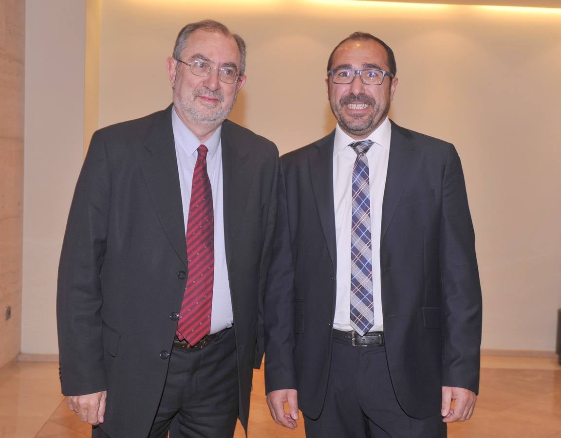 Jesús Quijano (PSOE) con Miguel Ángel Oliveira, portavoz del PP en Tordesillas.