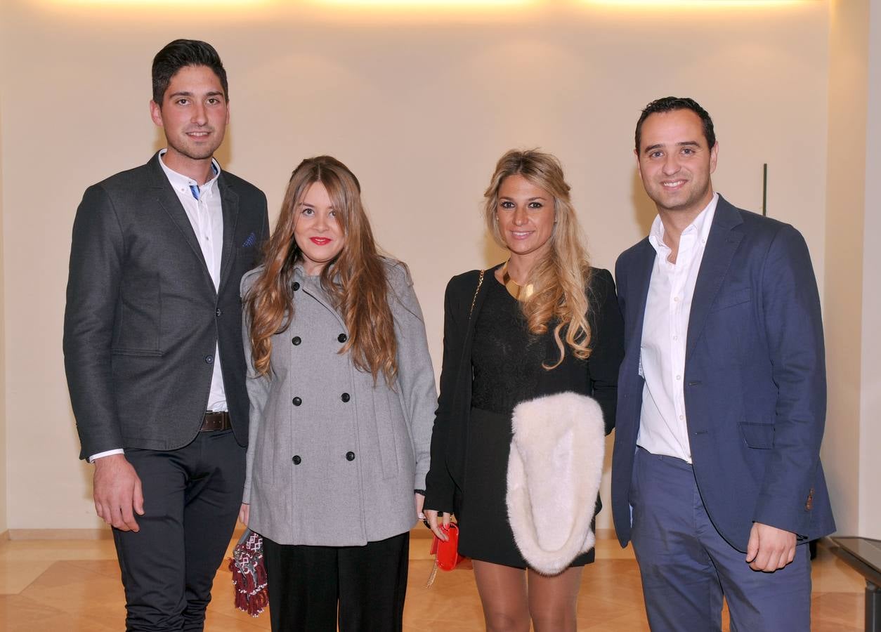 Javier de Íscar y César López, teniente de alcalde y alcalde de Serrada, respectivamente, con sus parejas, Enma Alonso y Rocío Romero.