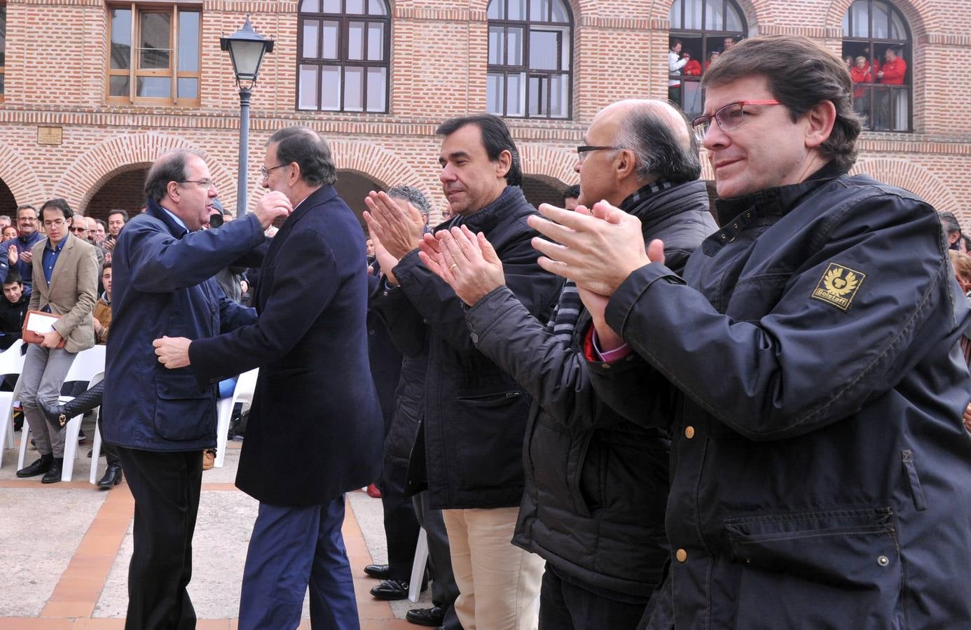 El presidente del Gobierno, Mariano Rajoy, participa en un acto de campaña del PP en Olmedo (Valladolid) 2/2