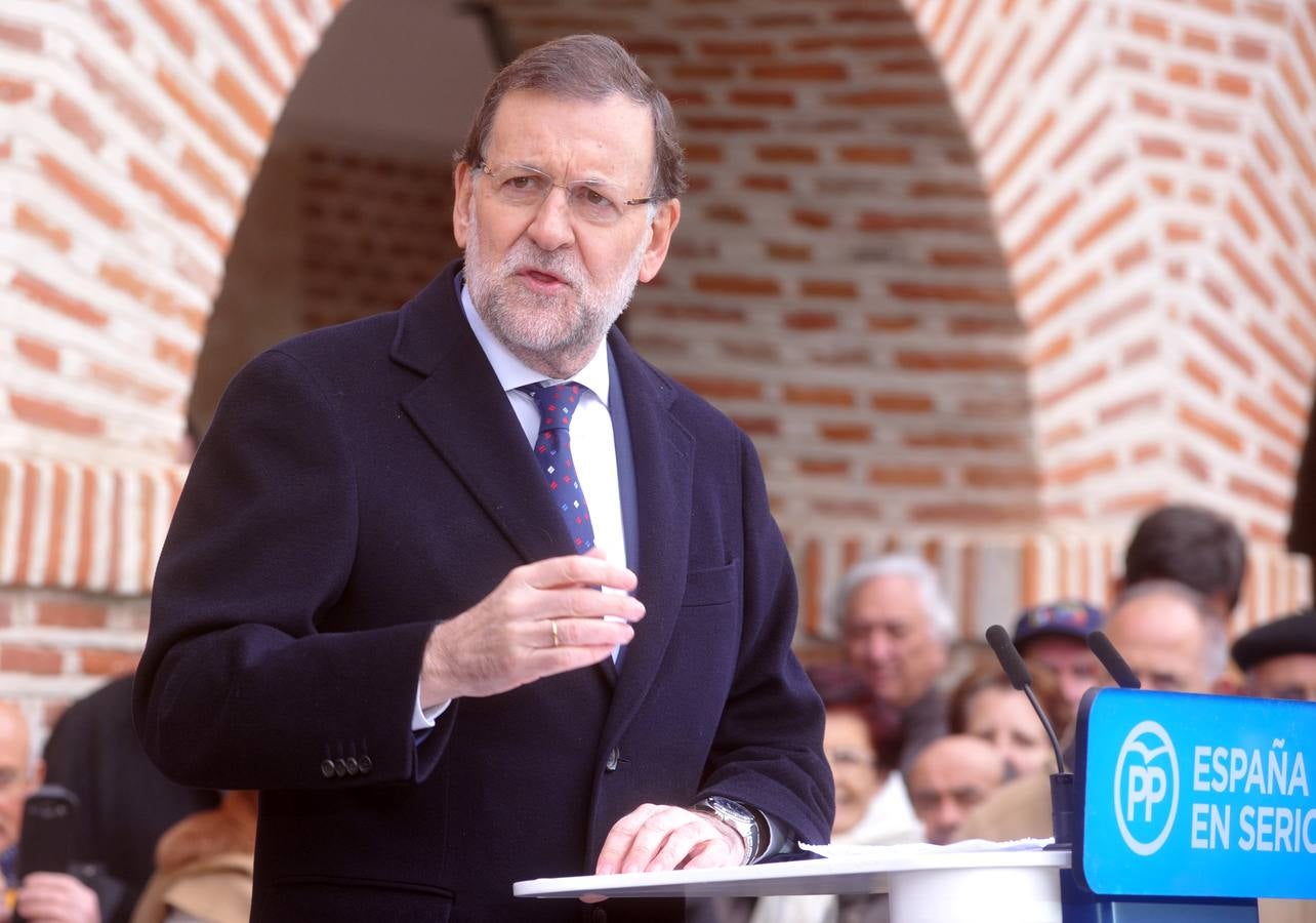 El presidente del Gobierno, Mariano Rajoy, participa en un acto de campaña del PP en Olmedo (Valladolid) 2/2