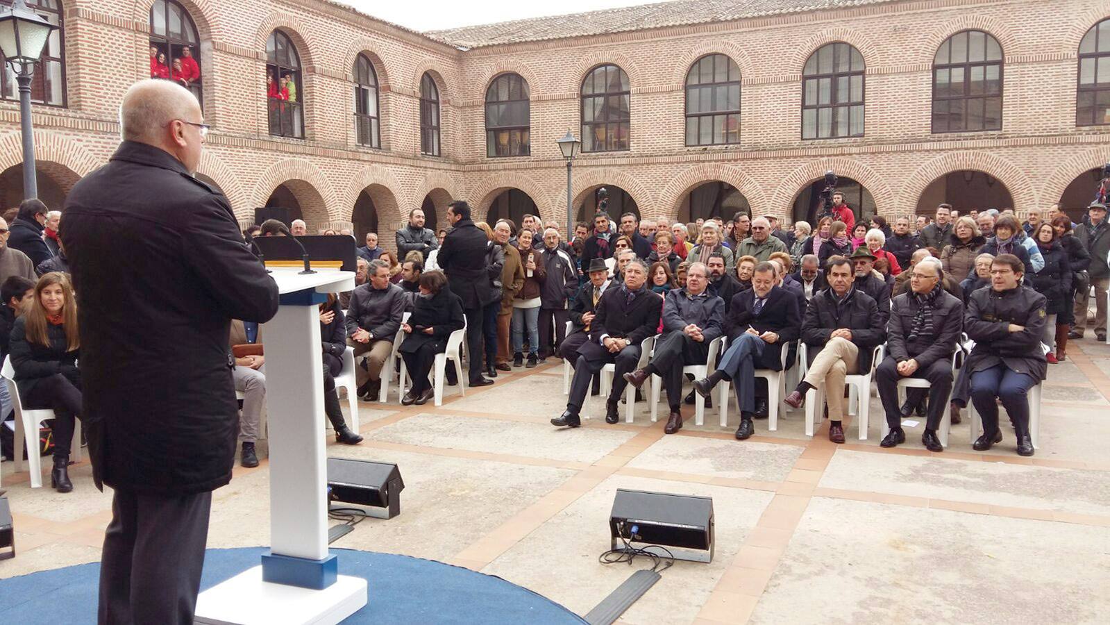 El presidente del Gobierno, Mariano Rajoy, participa en un acto de campaña del PP en Olmedo (Valladolid) 2/2