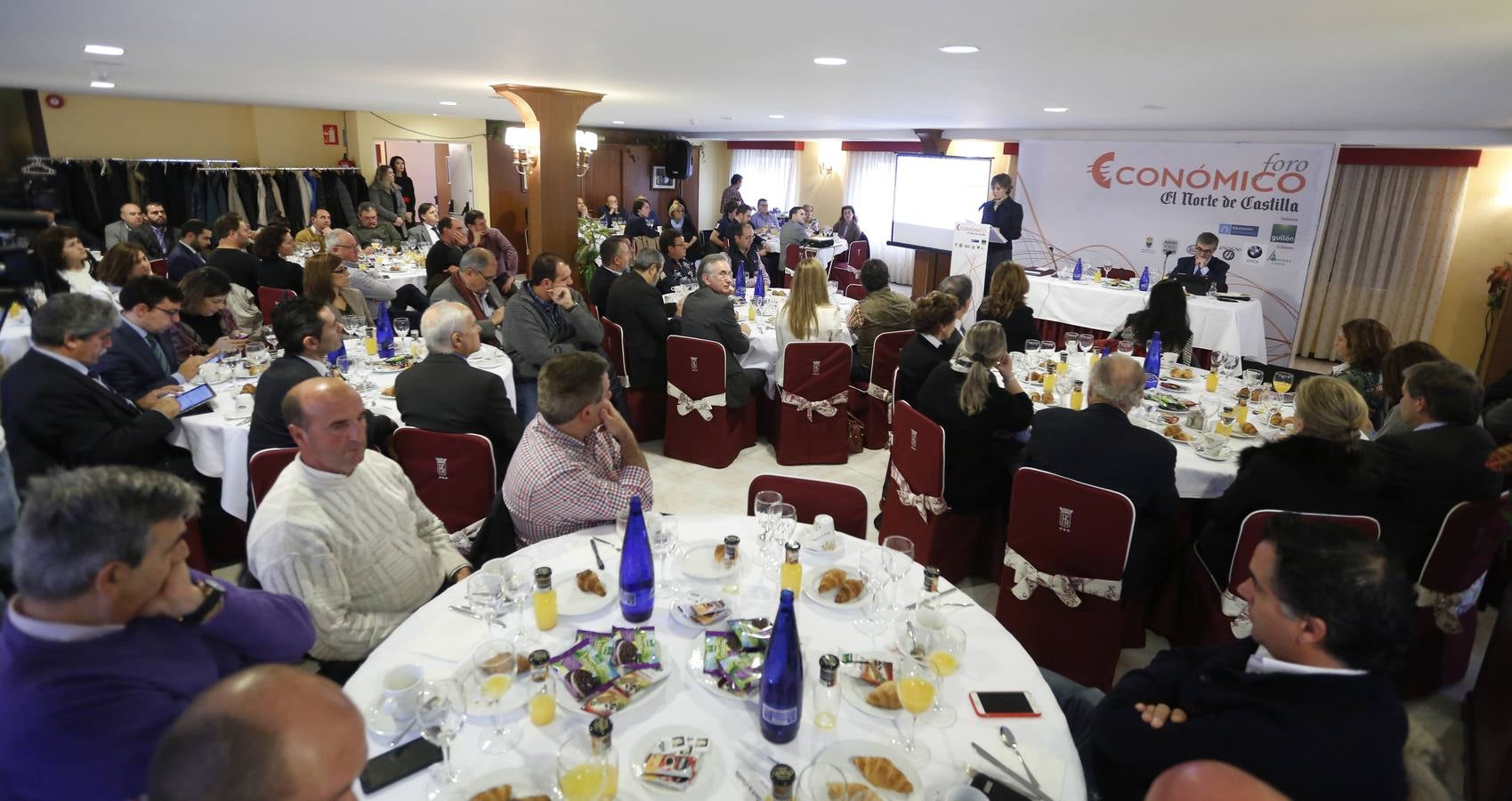 La ministra de Agricultura, Isabel García Tejerina, en el Foro Económico de El Norte de Castilla celebrado en Aguilar de Campoo (Palencia)