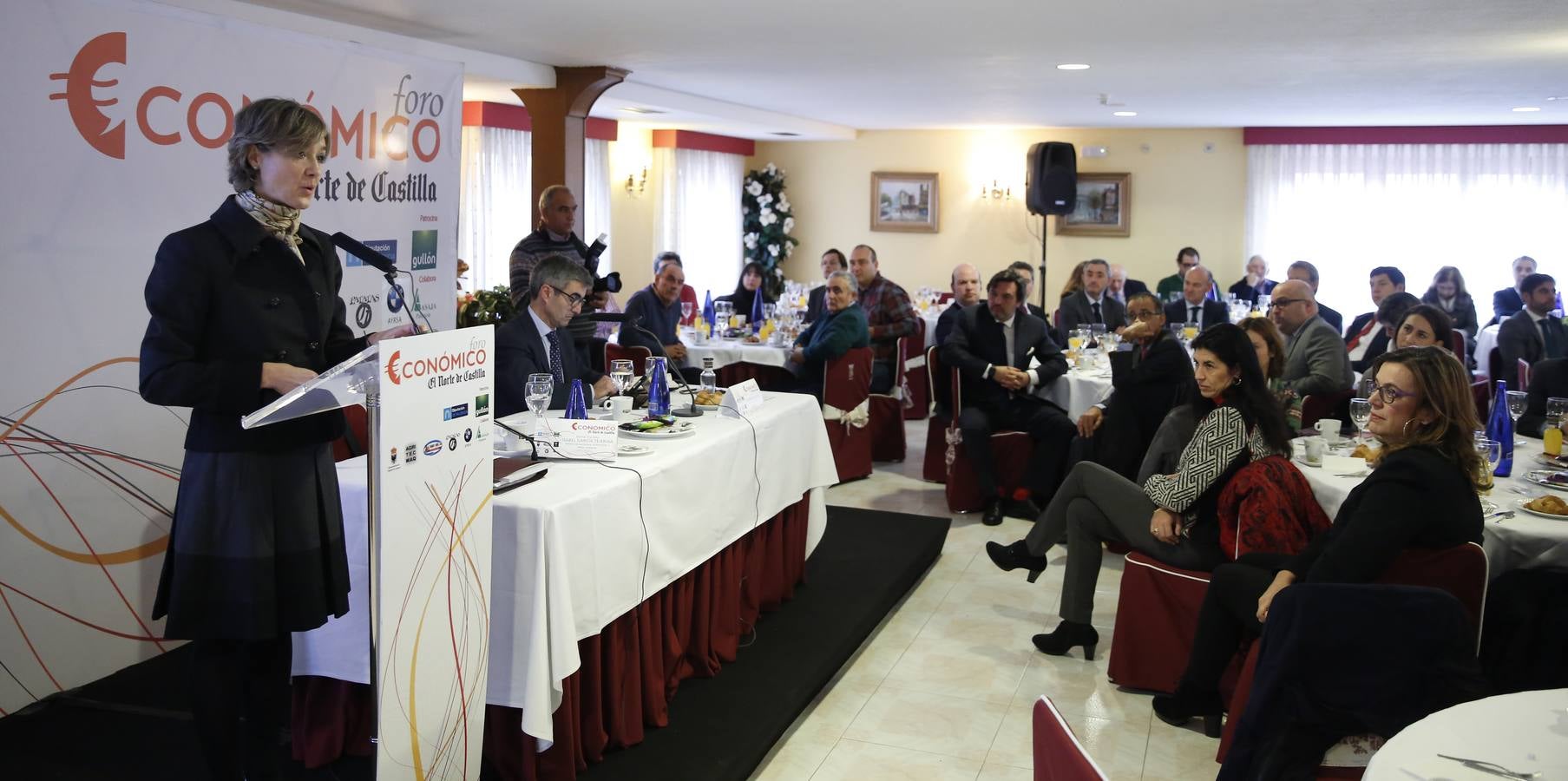 La ministra de Agricultura, Isabel García Tejerina, en el Foro Económico de El Norte de Castilla celebrado en Aguilar de Campoo (Palencia)