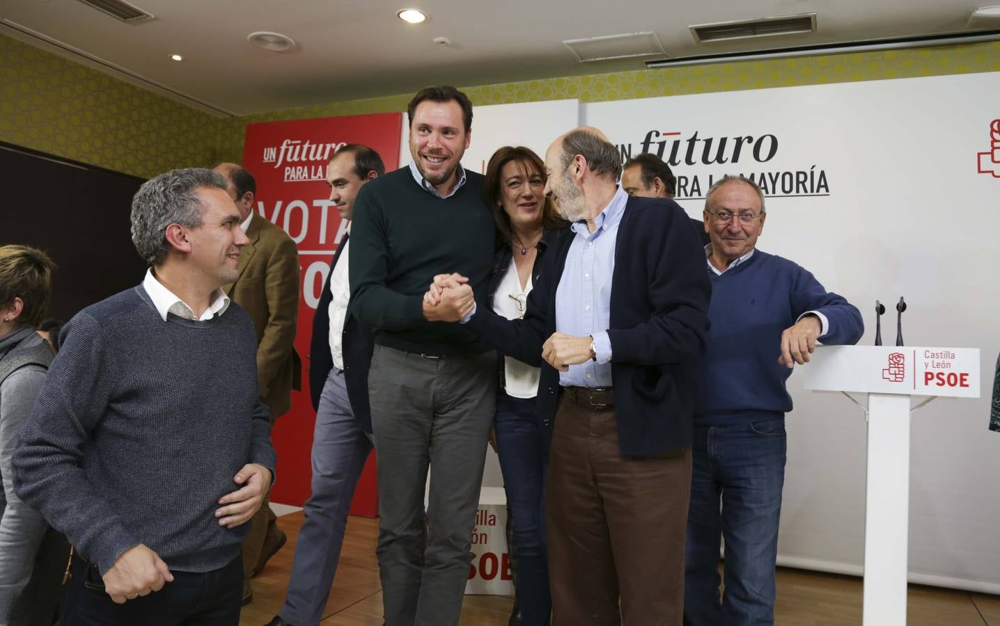 El exdirigente socialista Alfredo Pérez Rubalcaba inicia la campaña electoral del PSOE en Valladolid.