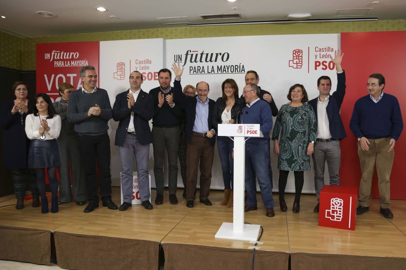 El exdirigente socialista Alfredo Pérez Rubalcaba inicia la campaña electoral del PSOE en Valladolid.