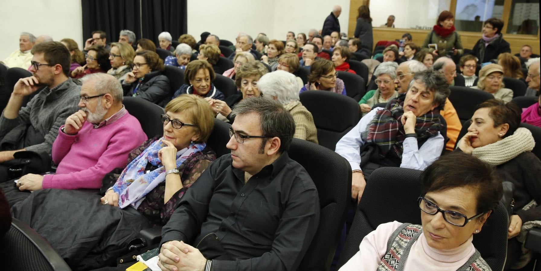 Luis Antonio de Villena habla de la primera entrega de sus memorias en el Aula de Cultura de El Norte de Castilla