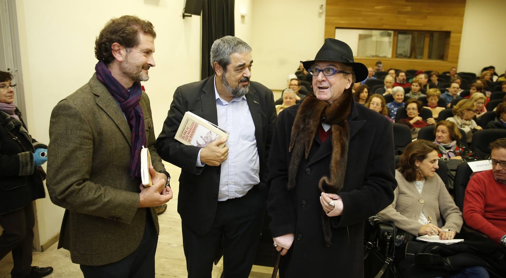 Luis Antonio de Villena habla de la primera entrega de sus memorias en el Aula de Cultura de El Norte de Castilla