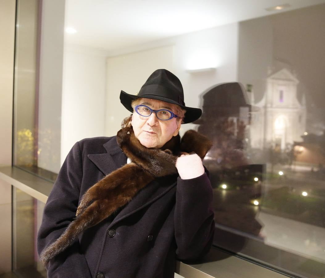 Luis Antonio de Villena habla de la primera entrega de sus memorias en el Aula de Cultura de El Norte de Castilla