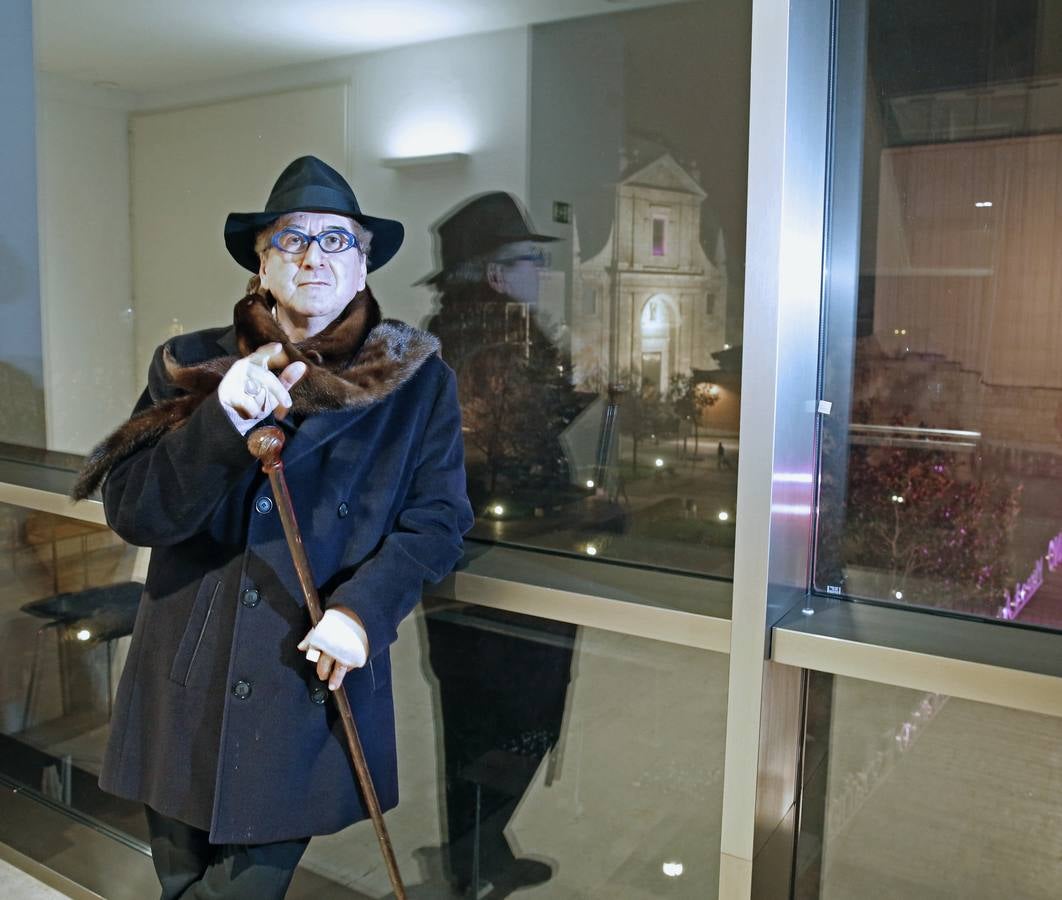 Luis Antonio de Villena habla de la primera entrega de sus memorias en el Aula de Cultura de El Norte de Castilla