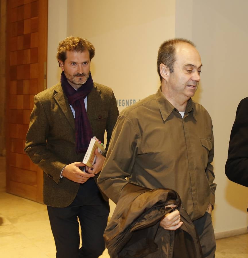 Luis Antonio de Villena habla de la primera entrega de sus memorias en el Aula de Cultura de El Norte de Castilla