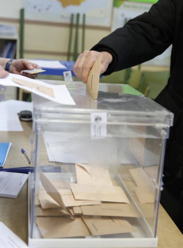 Primeras votaciones en Castilla y León