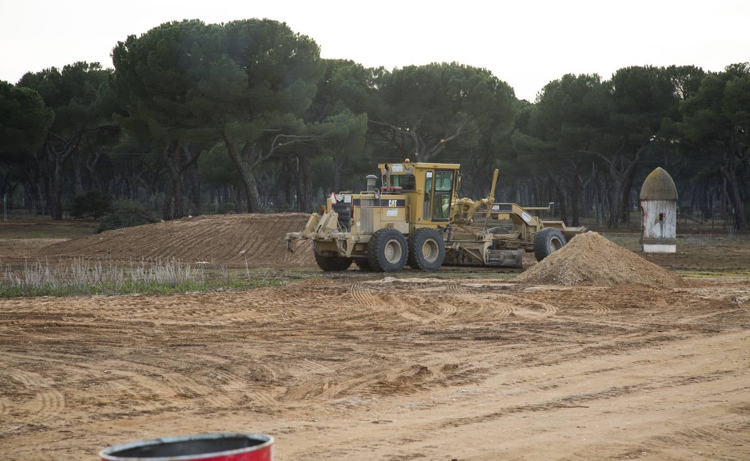 Preparativos para la Fiesta de la Moto de Valladolid en las instalaciones de la antigua Hípica Militar