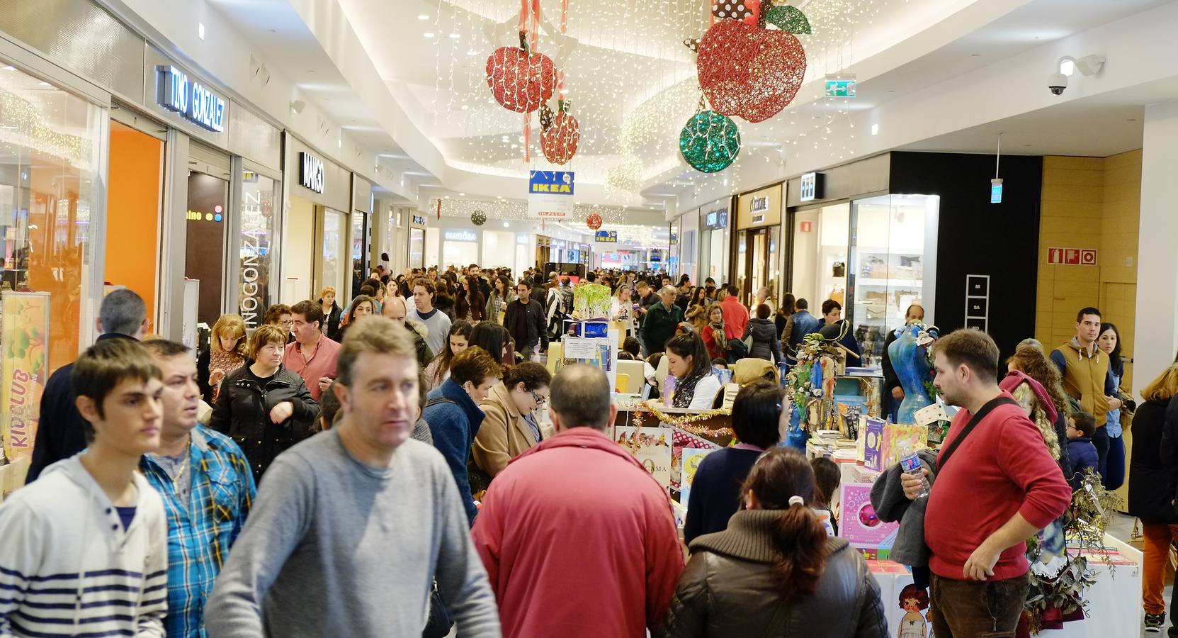 Último domingo comercial antes del día de Reyes en Valladolid