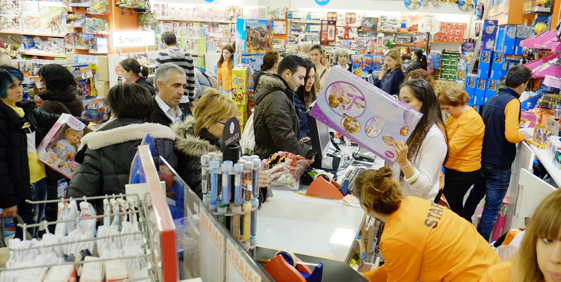 Último domingo comercial antes del día de Reyes en Valladolid