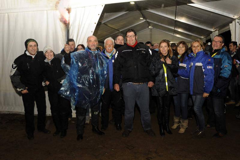 Música y hogueras contra el frío de la noche