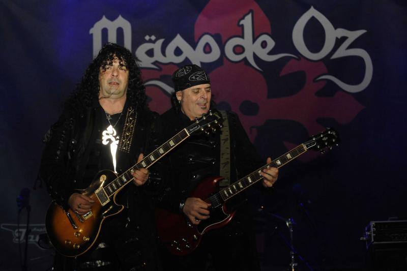 Música y hogueras contra el frío de la noche