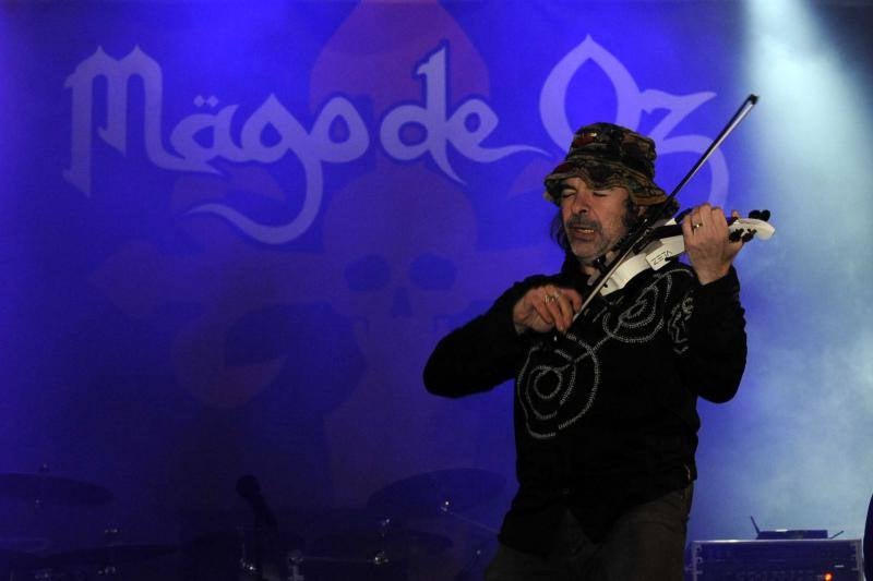 Música y hogueras contra el frío de la noche