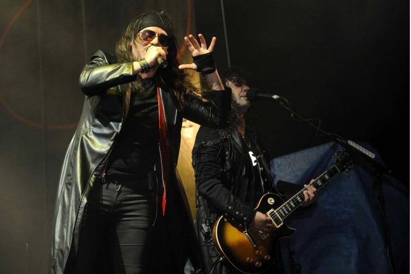 Música y hogueras contra el frío de la noche